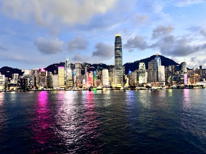 香港，时代变迁的见证与反思录