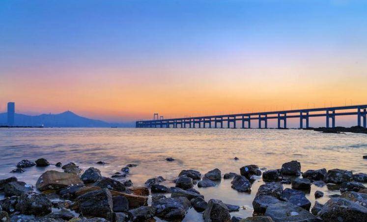 大连，致尊敬的听众朋友们